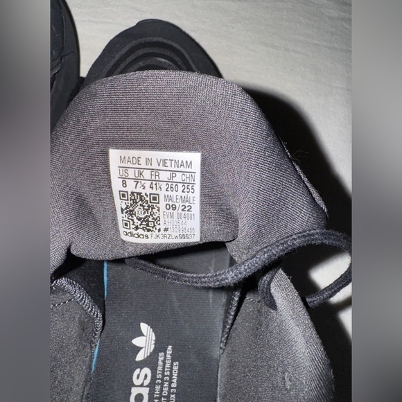 adidas Originals Men's Ozelia Sneaker | Size: 8 | Black - Picture 9 of 9